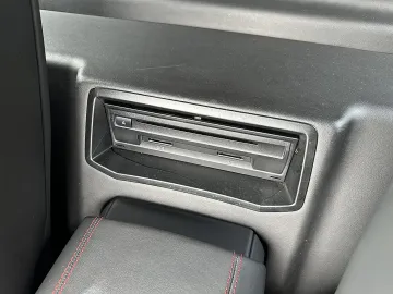 Car image 47