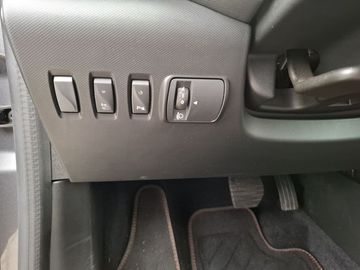 Car image 30