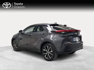 Car image 4