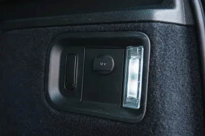 Car image 36