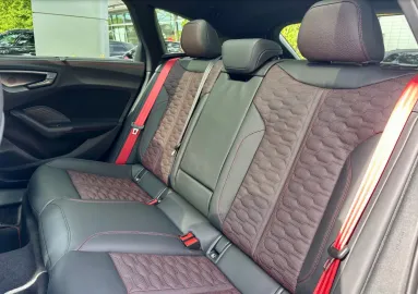 Car image 29