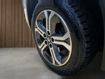 Car image 18