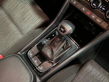 Car image 30