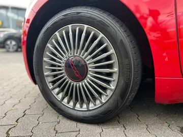 Car image 32