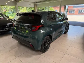 Car image 4