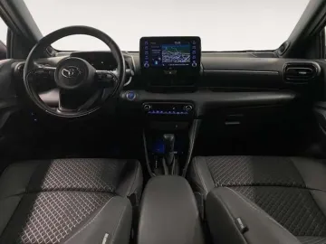 Car image 4