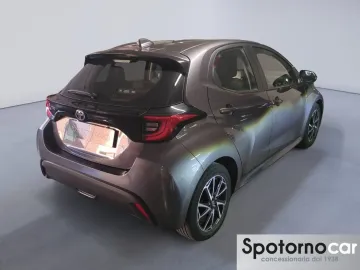 Car image 3