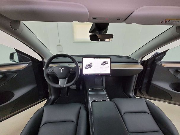 Tesla Model Y Long Range AWD 258 kW image number 13