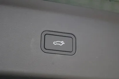 Car image 38