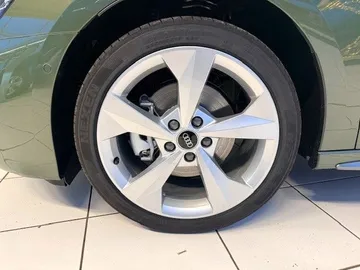 Car image 17