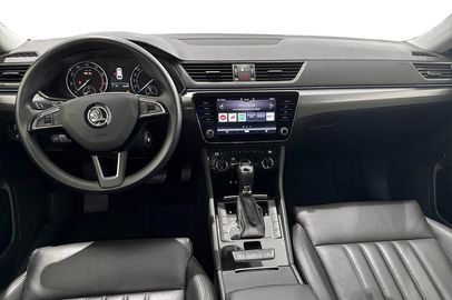 Car image 12