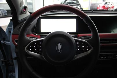 Car image 18