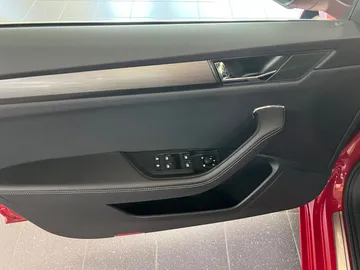 Car image 36