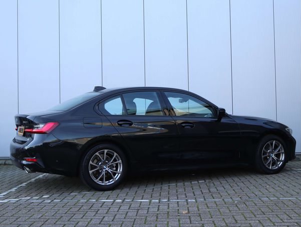 BMW 320i 135 kW image number 2