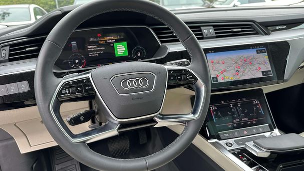 Audi Q8 50 quattro S-line 250 kW image number 6