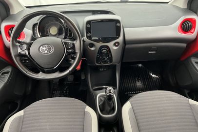 Car image 12