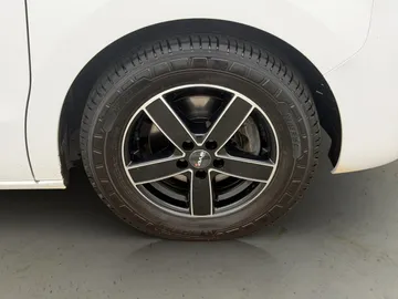 Car image 28