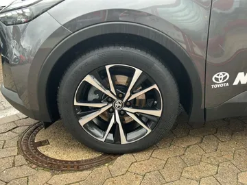 Car image 21