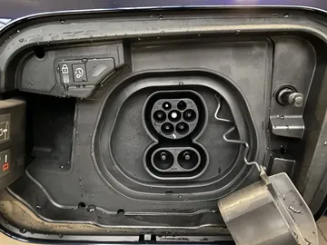 Car image 26