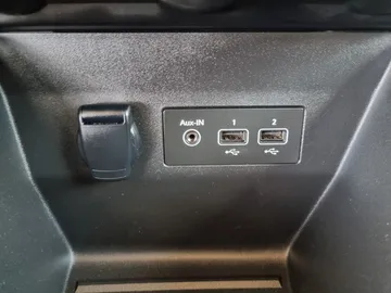 Car image 25