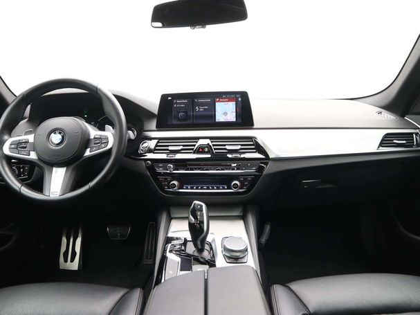 BMW 540i Touring xDrive 250 kW image number 13