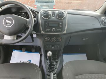 Car image 12