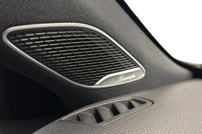 Car image 32