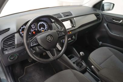 Car image 16