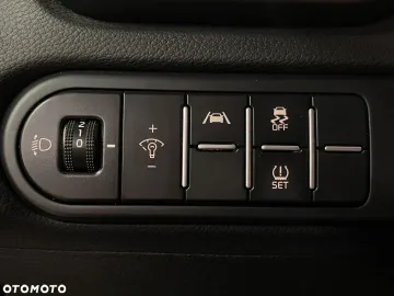 Car image 34