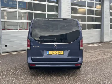 Car image 40