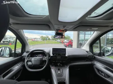 Car image 31
