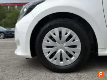 Car image 24
