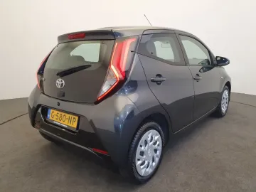 Car image 3