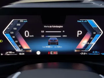 Car image 27