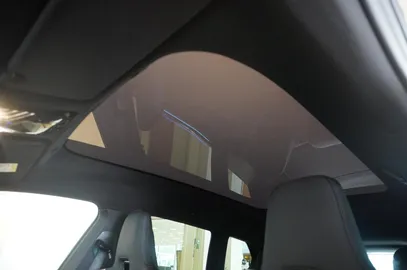 Car image 27