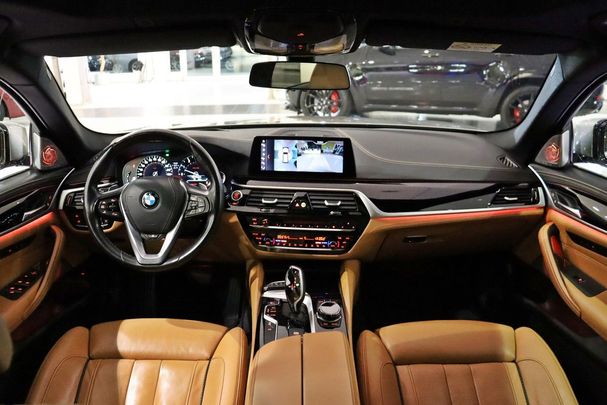 BMW 540i Touring xDrive 250 kW image number 23