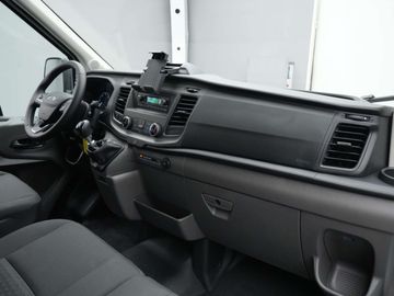 Car image 32