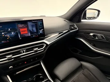 Car image 40
