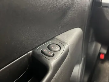 Car image 33