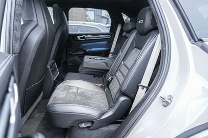 Car image 26