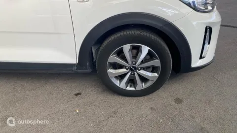 Car image 20
