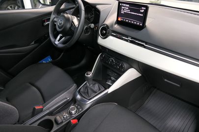 Car image 12