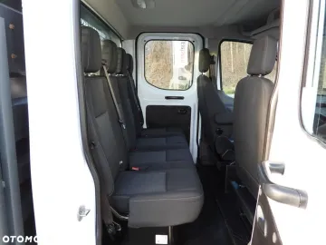 Car image 40