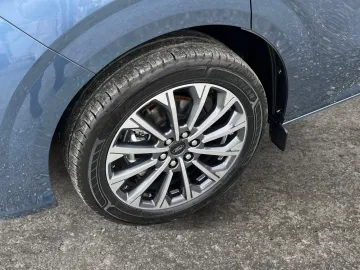 Car image 27