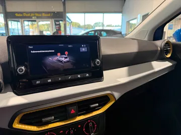 Car image 40