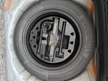 Car image 33