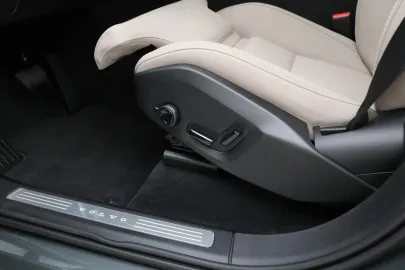 Car image 50