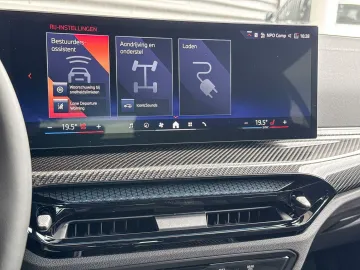 Car image 32