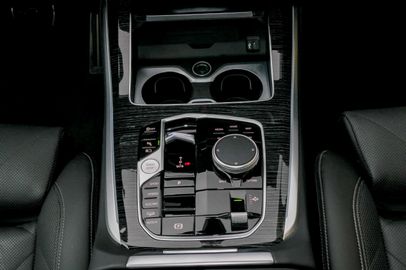 Car image 37