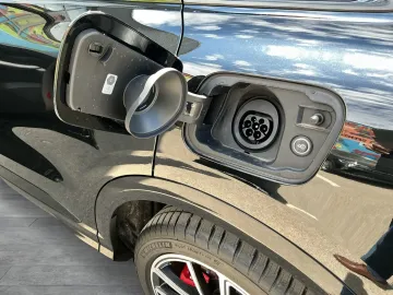Car image 32